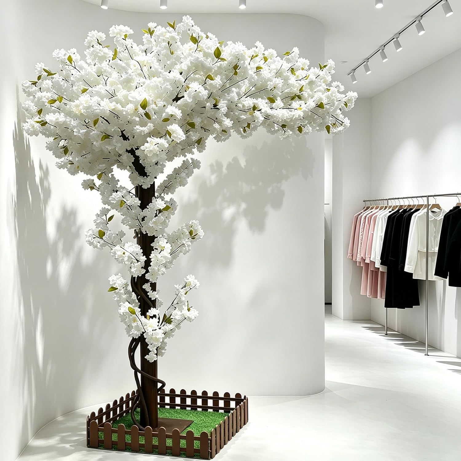 大きな人工白桜の木、安定した台座付き、自宅のリビングルーム、 - Bonsai Garden Restaurant のレビューと価格